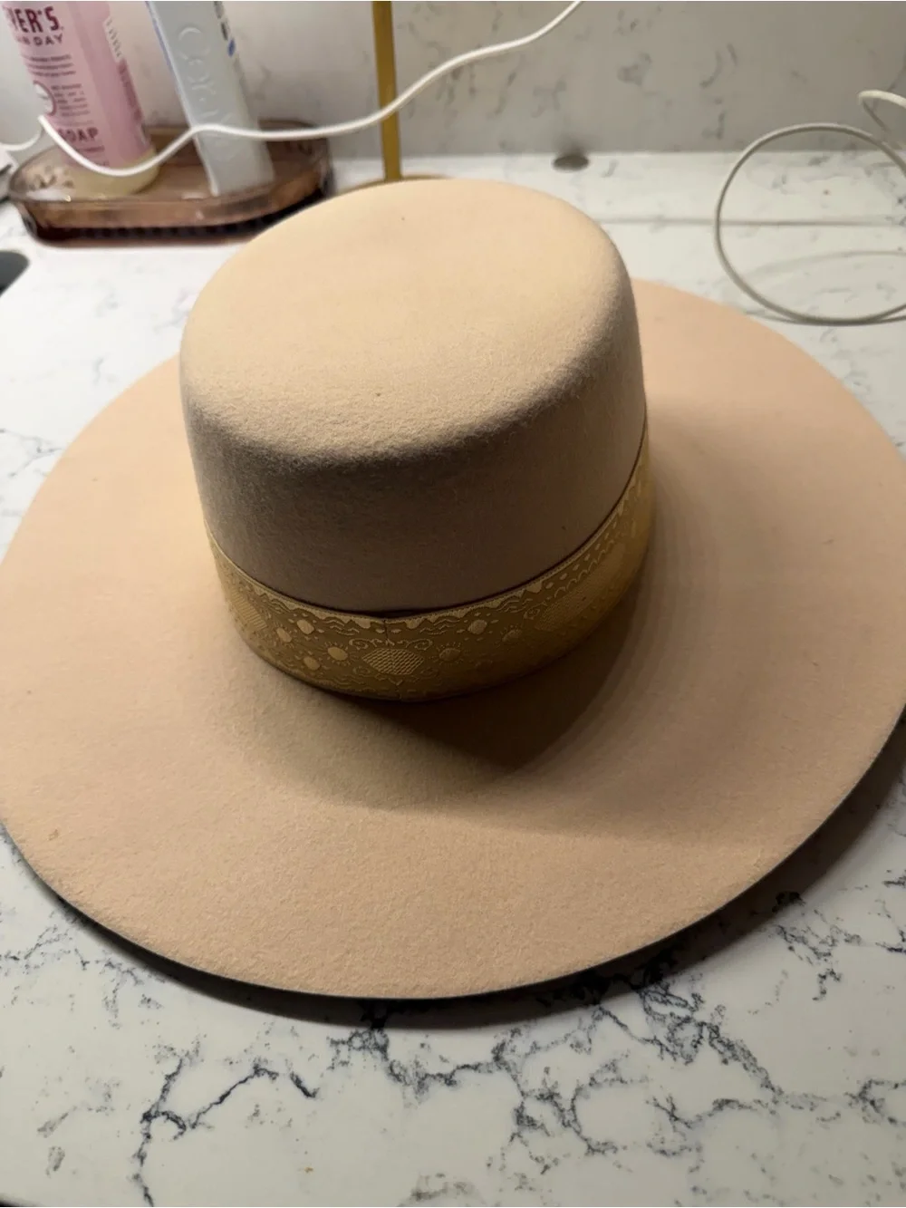LACK OF COLOR - THE SIERRA GOLD, NWT Size 55cm.
